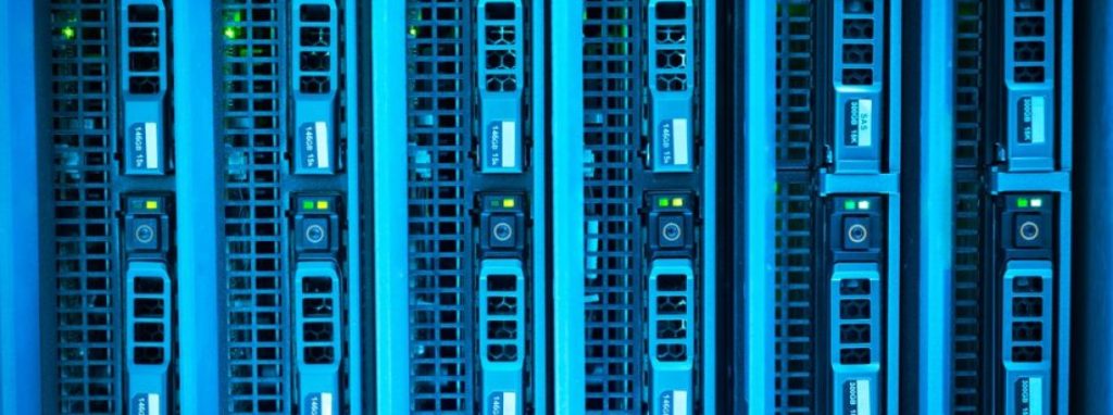 Um sistema de backup de dados corporativos em funcionamento